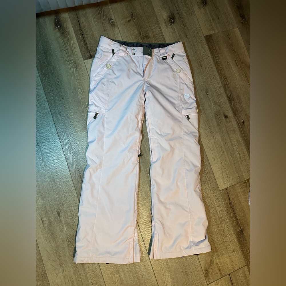 DC women’s snowboarding pants